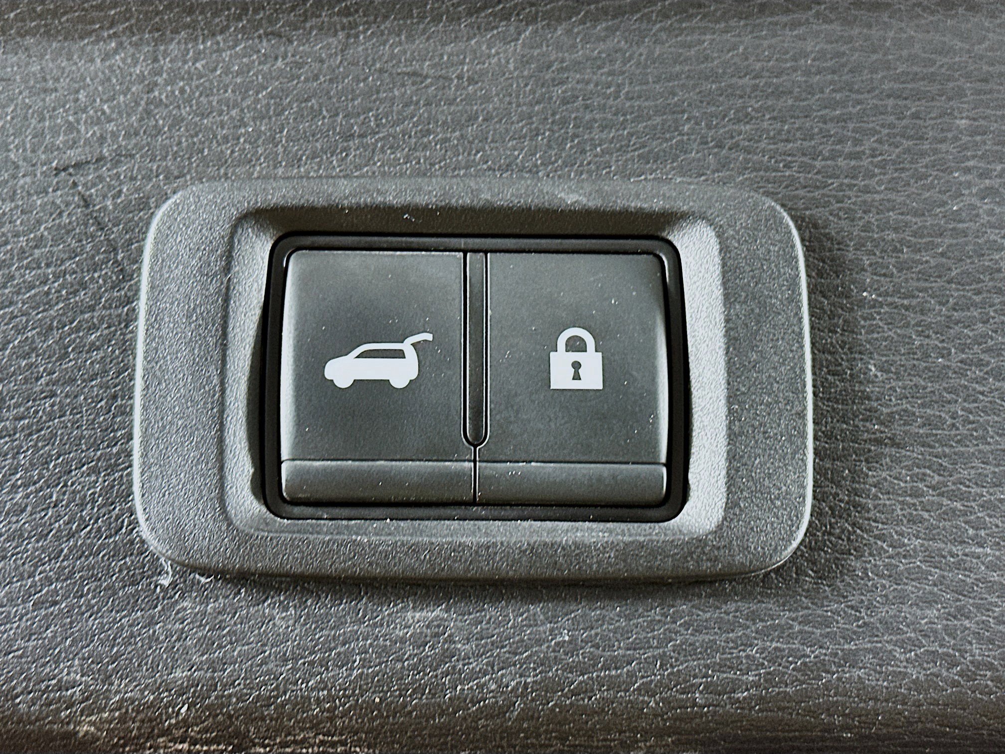 Used 2024 Mitsubishi Outlander SE image 28