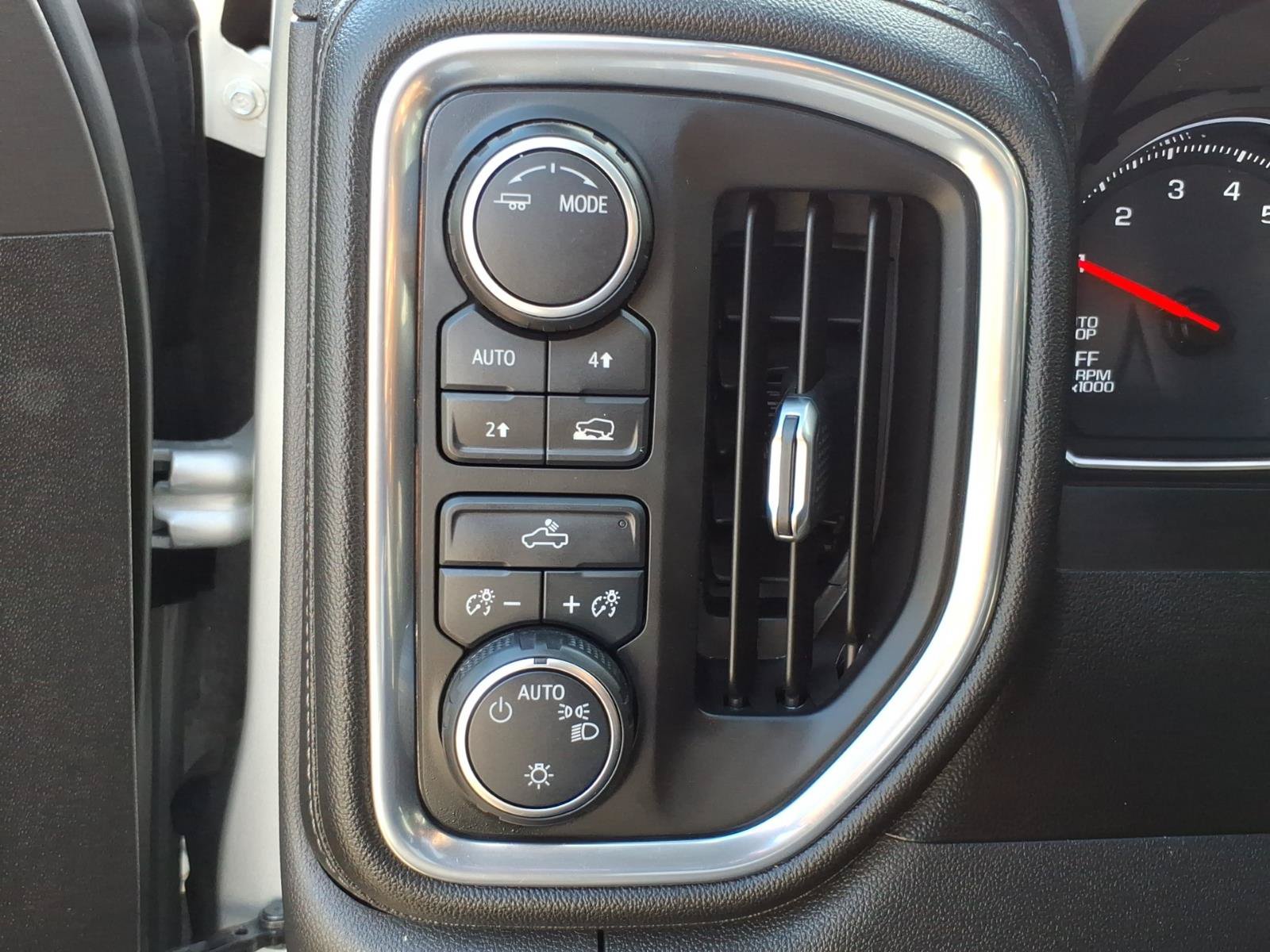 Certified 2021 Chevrolet Silverado 1500 LT w/ Convenience Package II AWD/4WD image 16