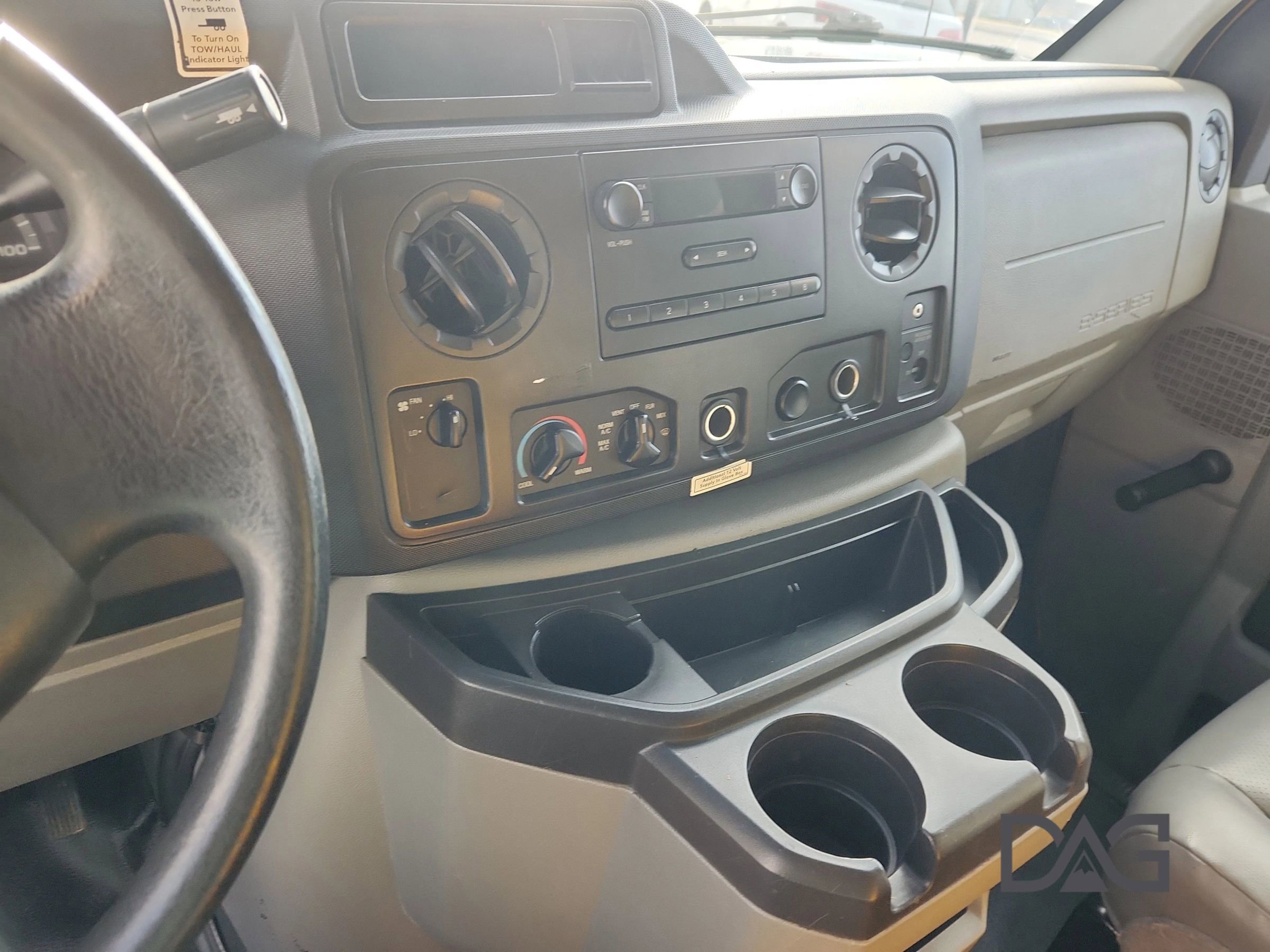 Used 2015 Ford E-350 and Econoline 350 Super Duty image 7