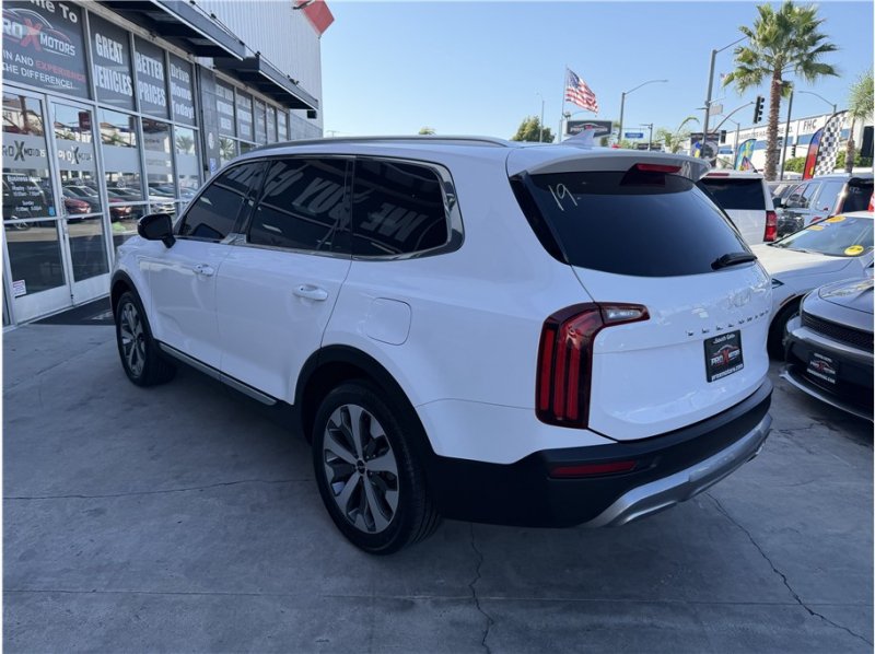 Used 2022 Kia Telluride EX w/ EX Premium Package FWD image 12