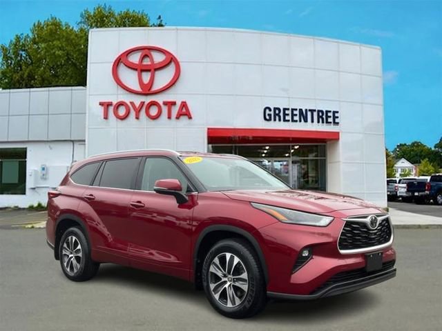 Certified 2023 Toyota Highlander XLE image 1
