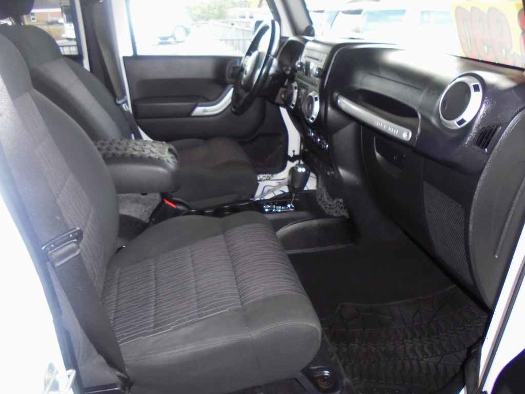 Used 2012 Jeep Wrangler Unlimited Sahara w/ Connectivity Group image 8