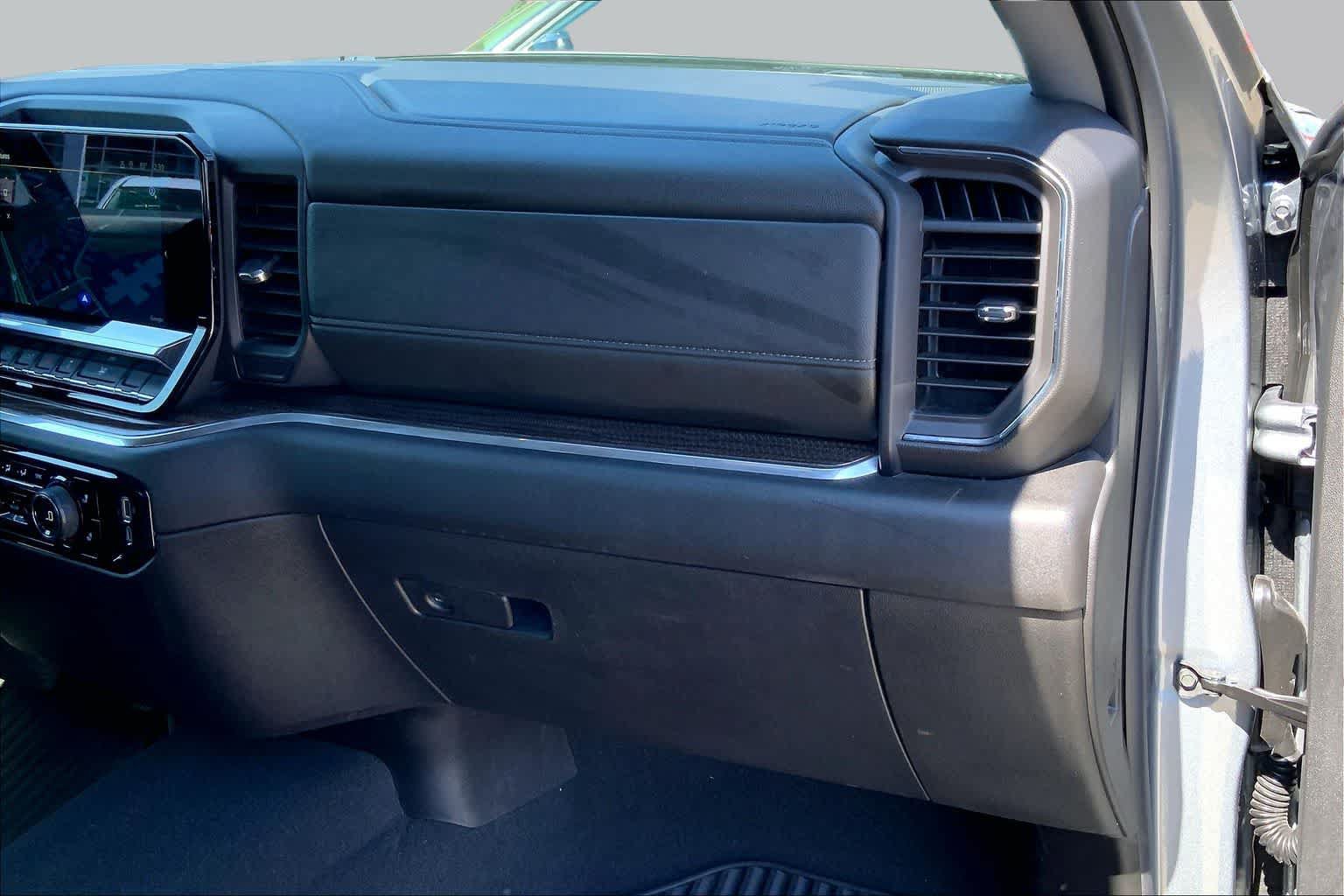 Used 2025 Chevrolet Silverado 1500 LT AWD/4WD image 30