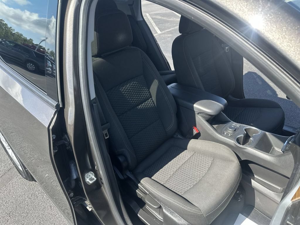Used 2020 GMC Terrain SLE w/ Driver Convenience Package AWD/4WD image 30