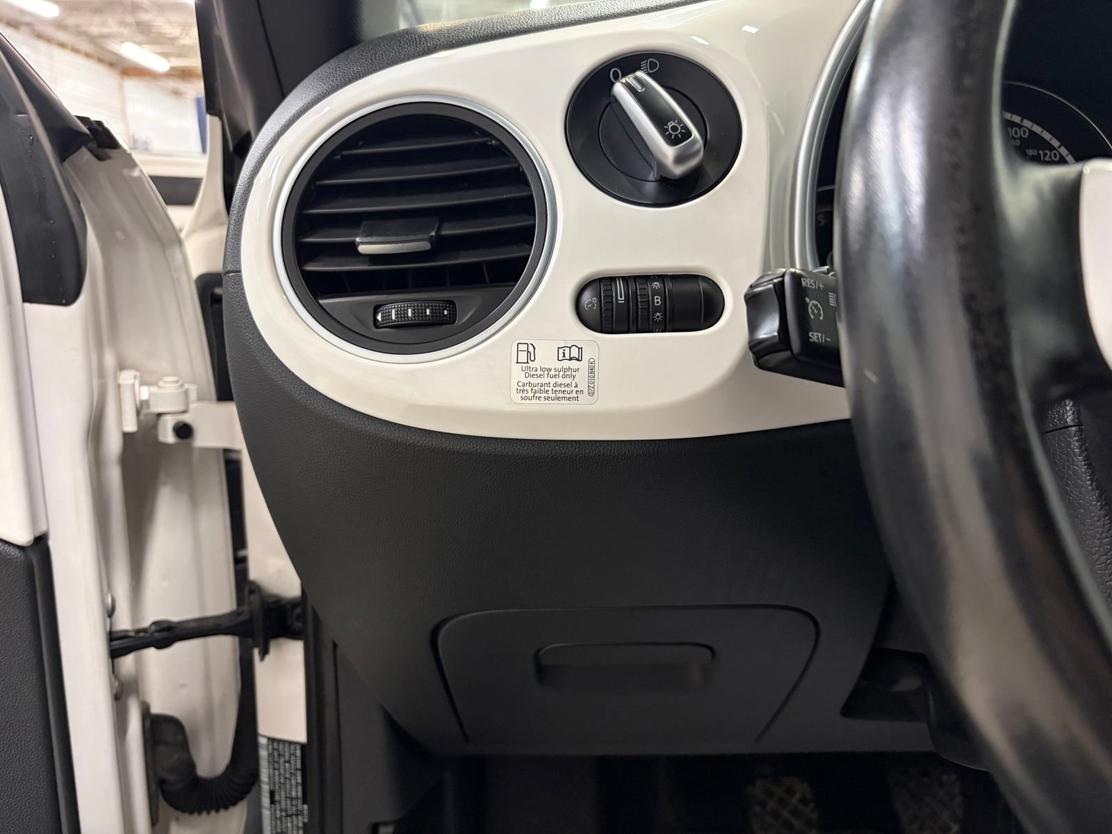 Used 2013 Volkswagen Beetle TDI FWD image 16