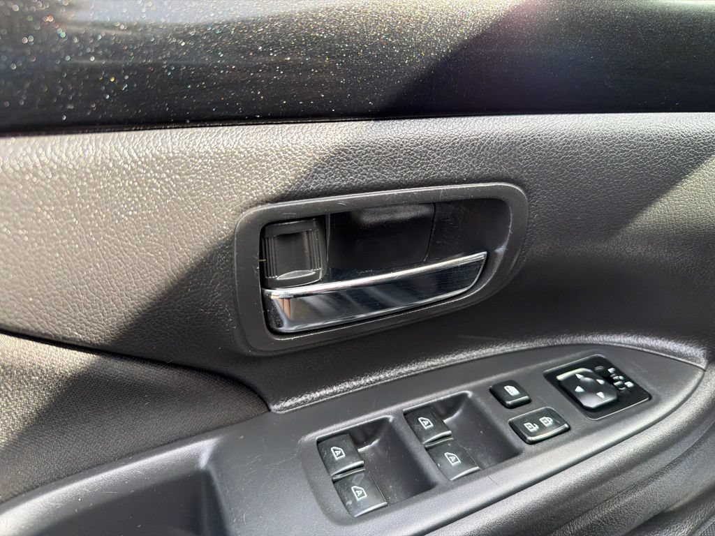 Used 2020 Mitsubishi Outlander SE AWD/4WD image 12