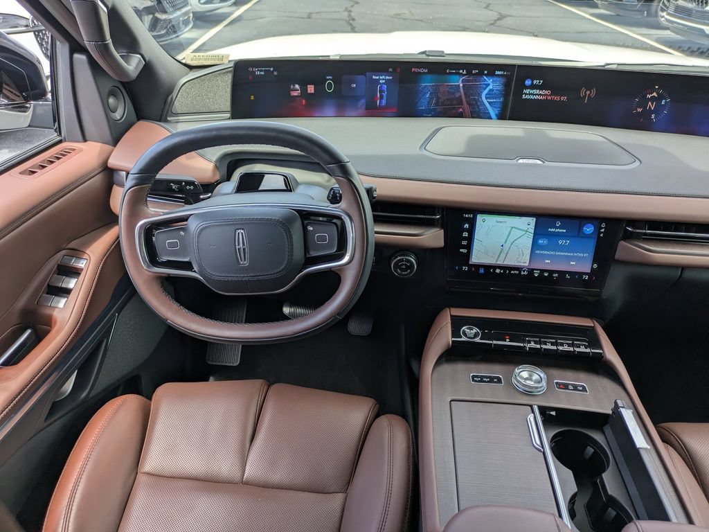 Used 2025 Lincoln Navigator Reserve AWD/4WD image 22