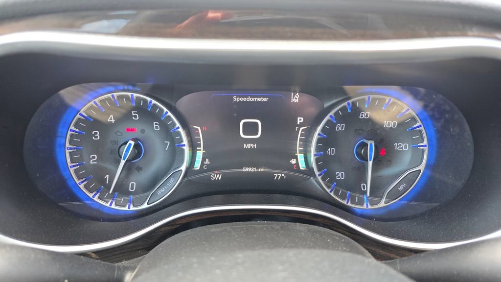 Used 2023 Chrysler Pacifica Limited FWD image 17
