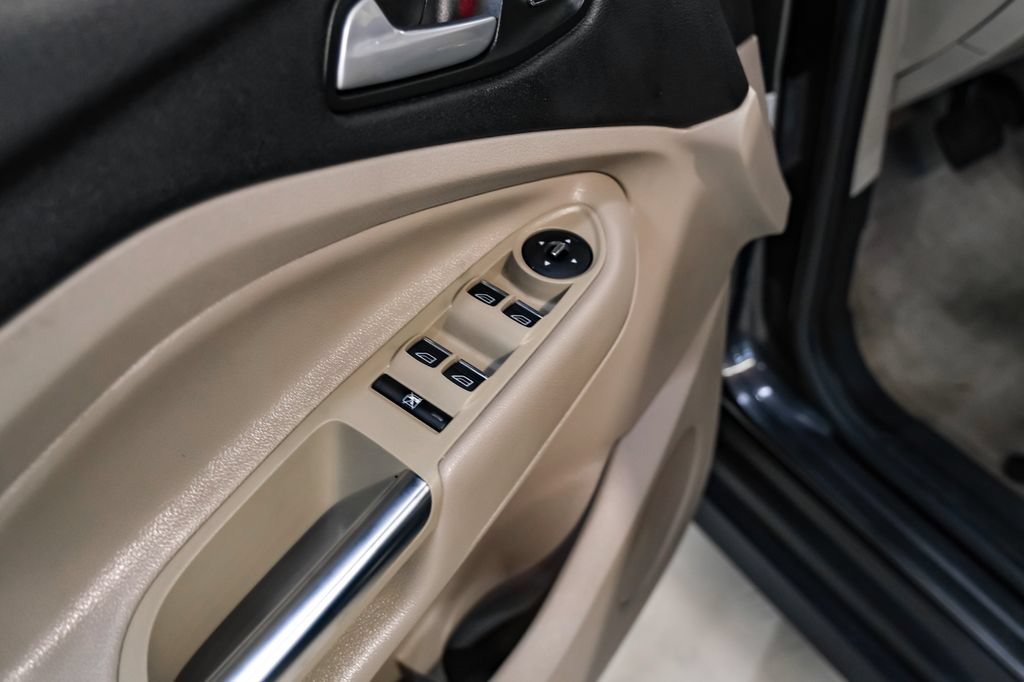 Used 2015 Ford C-MAX Energi SEL w/ Equipment Group 302A FWD image 40