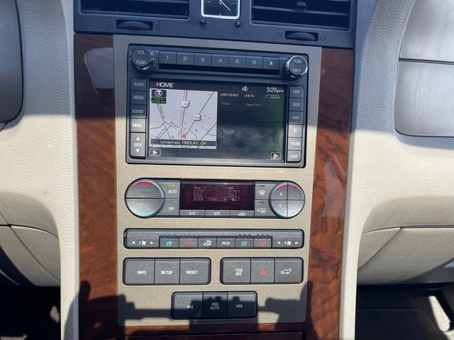 Used 2014 Lincoln Navigator L 4WD image 23