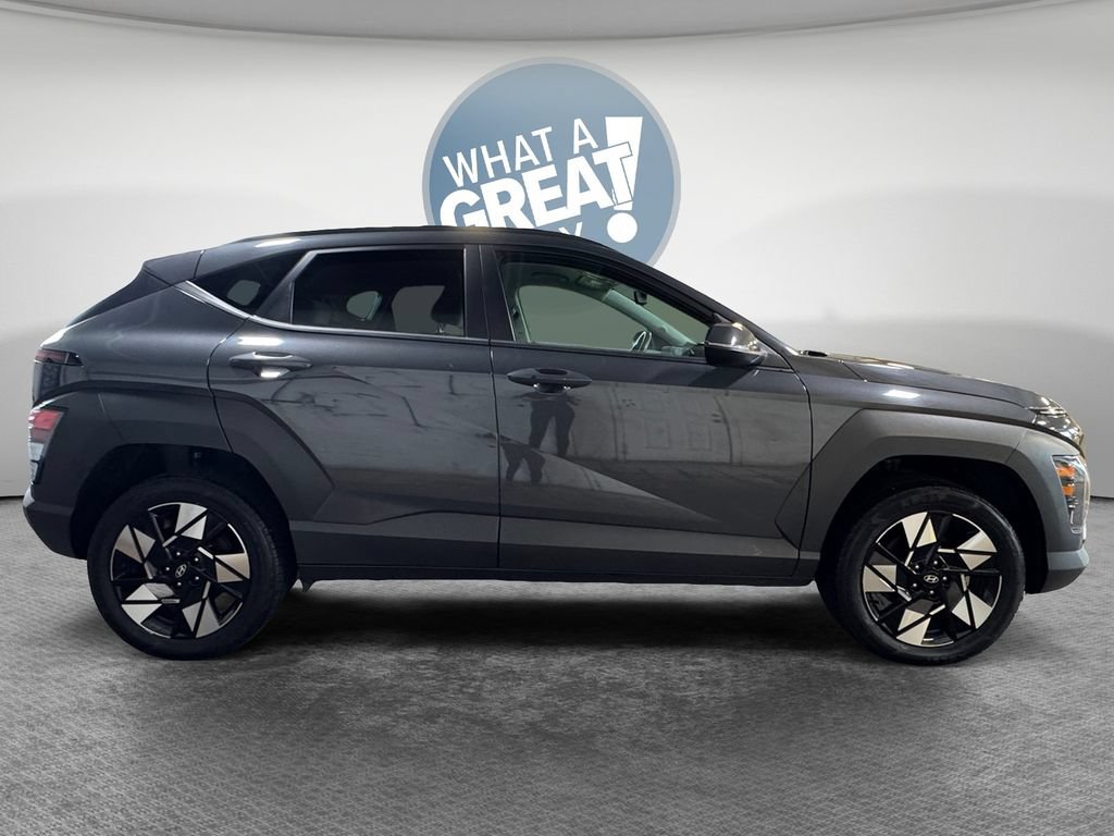 Used 2024 Hyundai Kona SEL AWD/4WD image 2