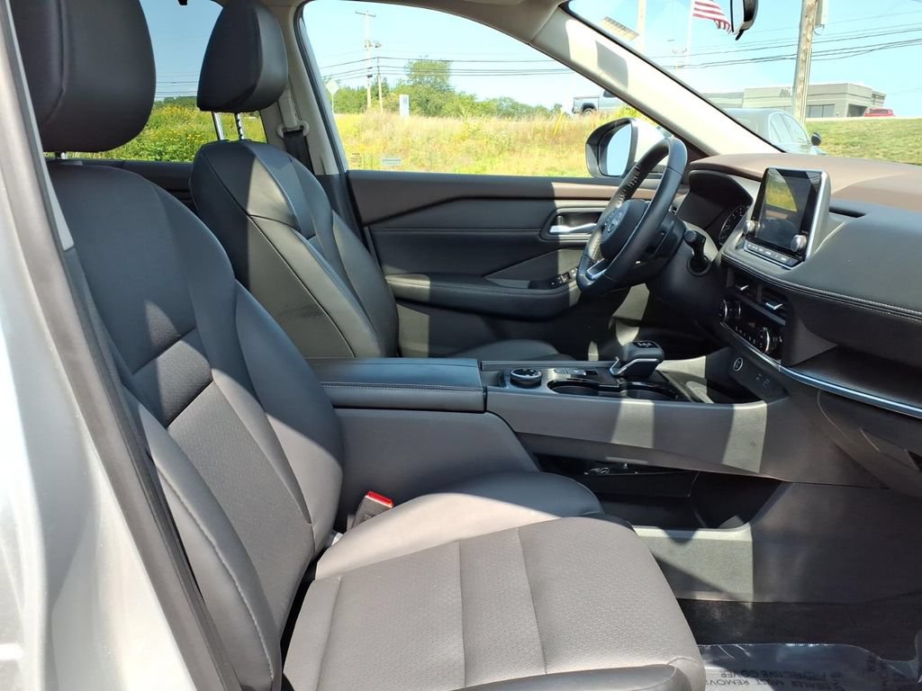 Certified 2023 Nissan Rogue SV w/ SV Premium B Package AWD/4WD image 9