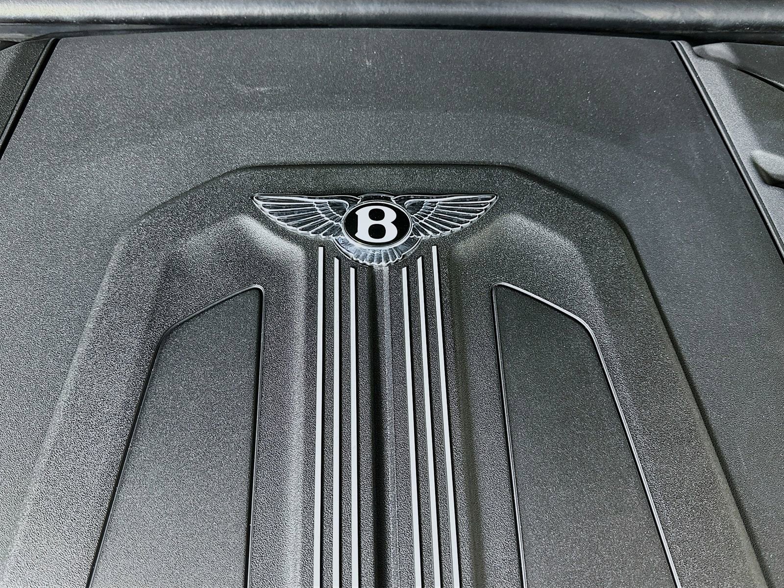 Used 2022 Bentley Bentayga AWD/4WD image 48