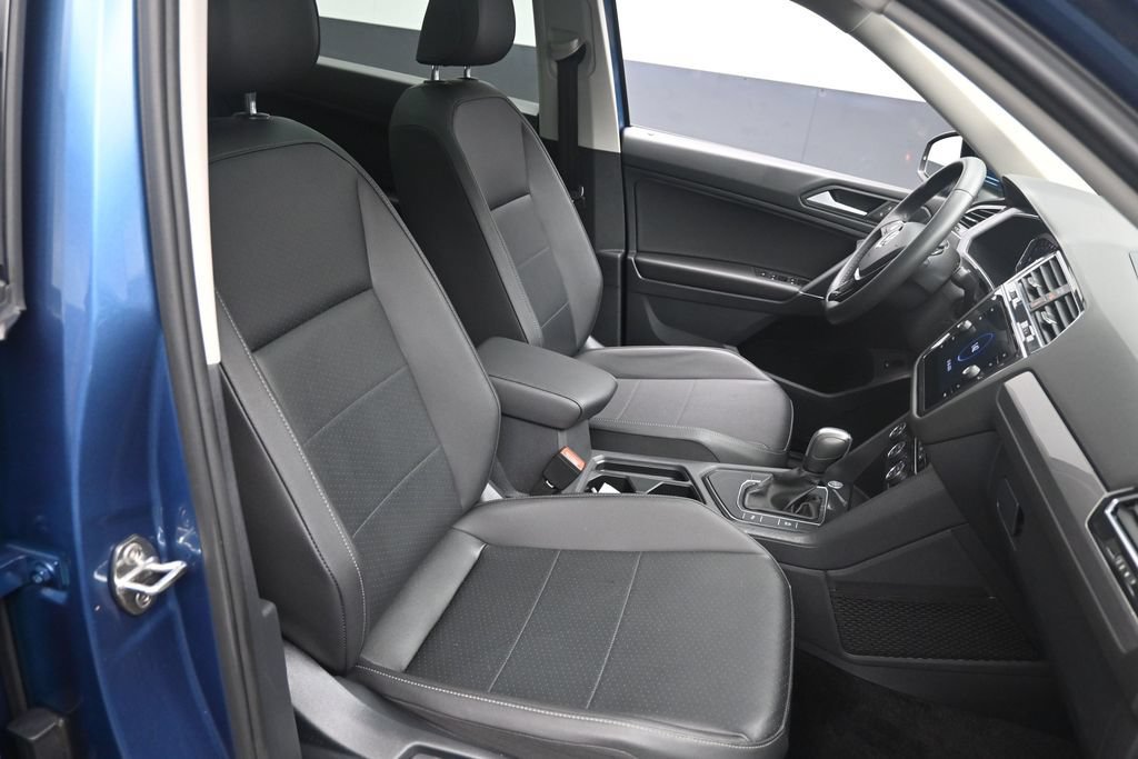 Used 2020 Volkswagen Tiguan SEL FWD image 32