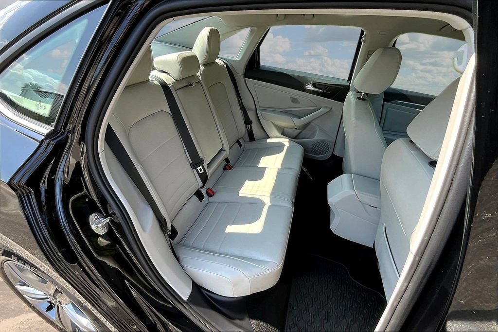 Used 2023 Volkswagen Jetta SE FWD image 26