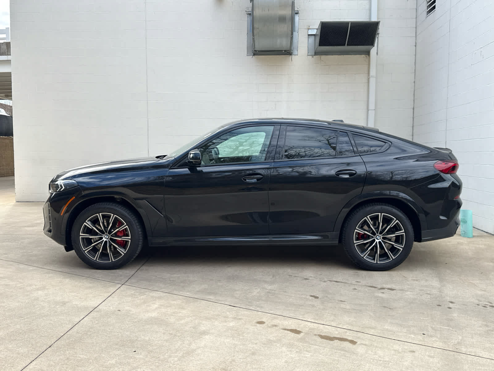 Used 2026 BMW X6 xDrive40i w/ Climate Comfort Package AWD/4WD image 5