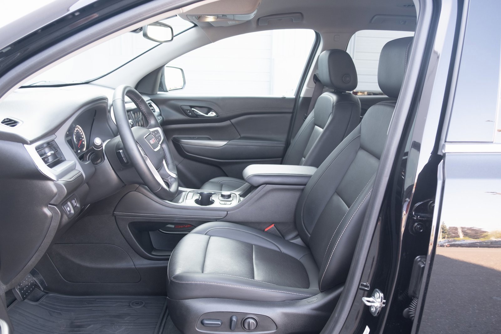 Used 2023 GMC Acadia SLT image 11