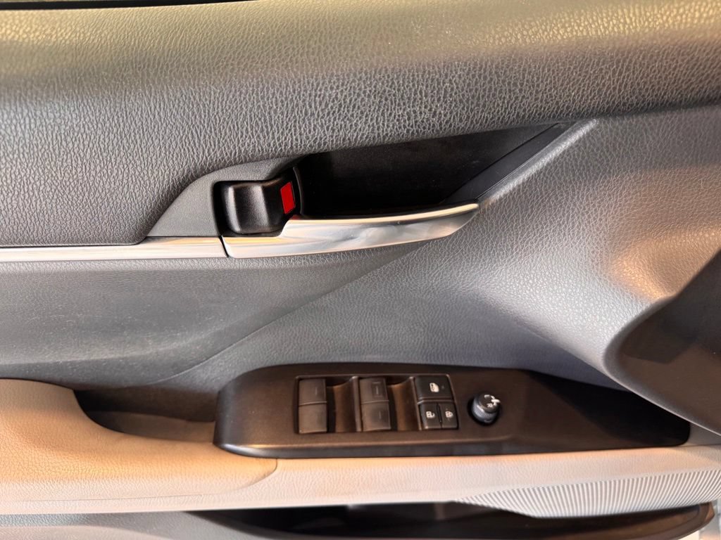Used 2022 Toyota Camry LE w/ Convenience Package FWD image 23