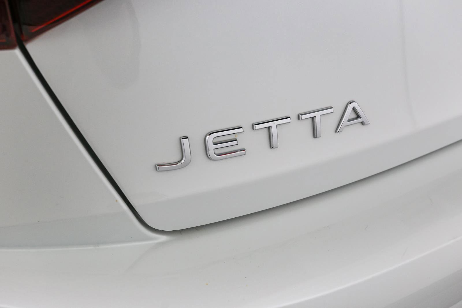 Used 2024 Volkswagen Jetta SE image 12