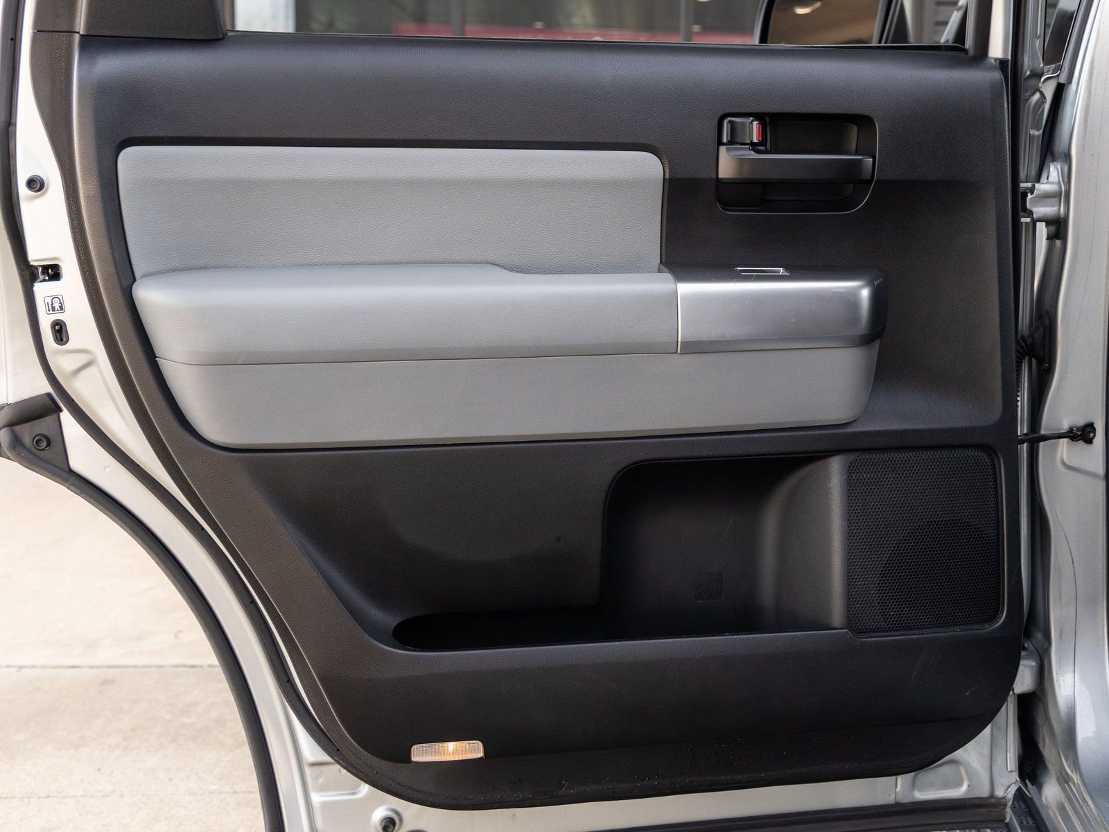 Used 2020 Toyota Sequoia SR5 image 32