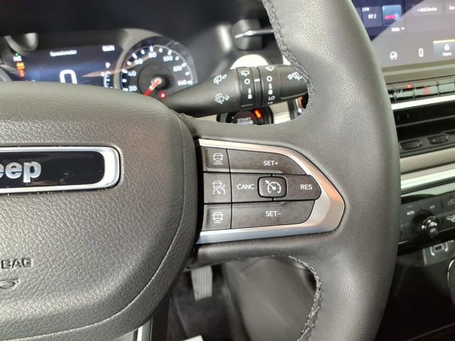 Used 2025 Jeep Compass Limited image 16