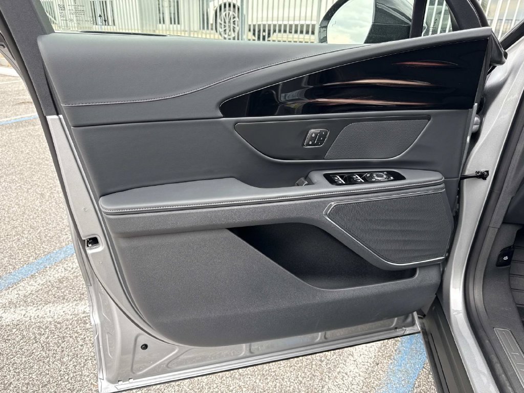 New 2026 Lincoln Nautilus Premier AWD/4WD image 17