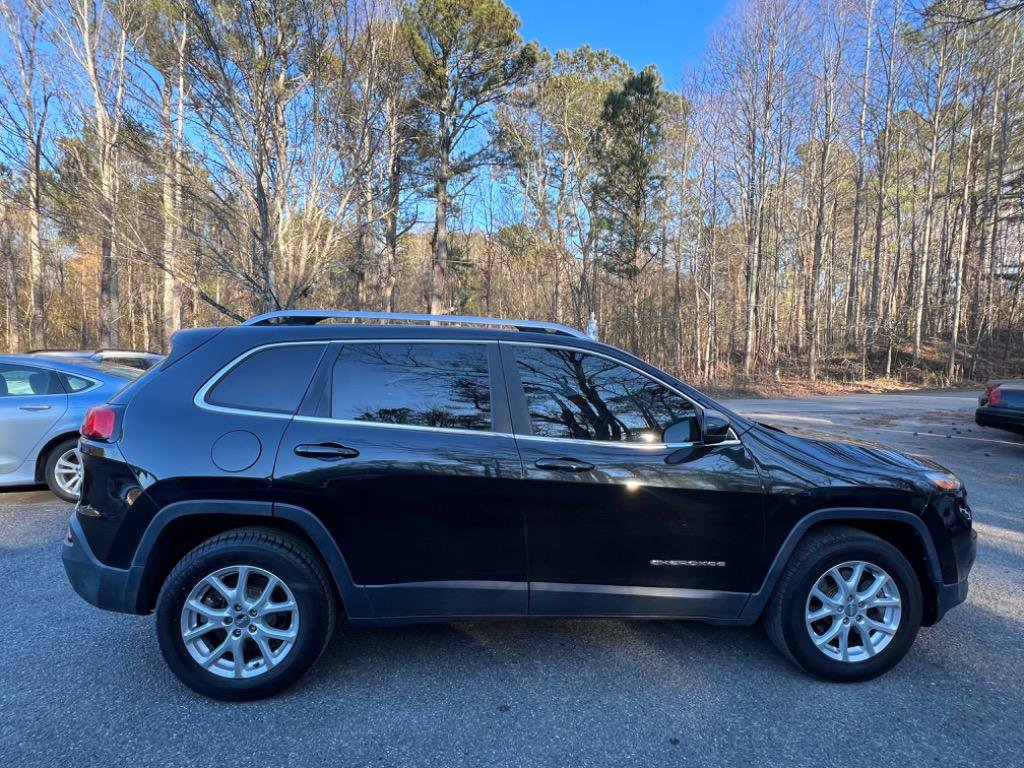 Used 2015 Jeep Cherokee Latitude w/ Cold Weather Group AWD/4WD image 6