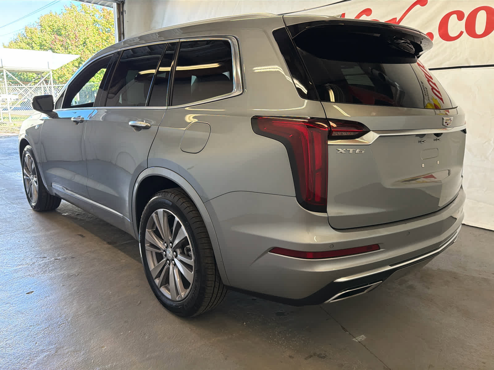 Used 2025 Cadillac XT6 Premium Luxury FWD image 10