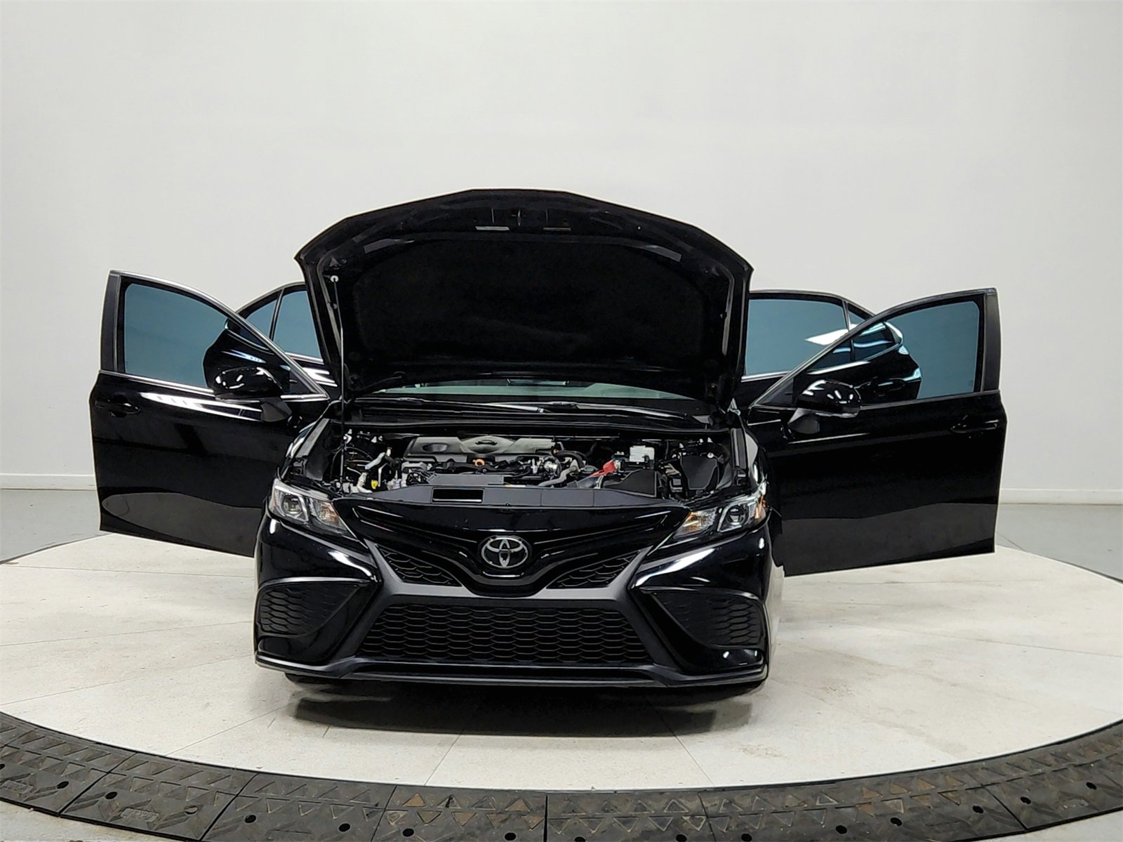 Used 2023 Toyota Camry SE image 10