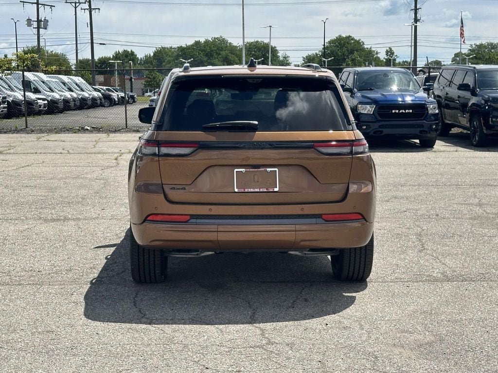 New 2026 Jeep Grand Cherokee Limited AWD/4WD image 4