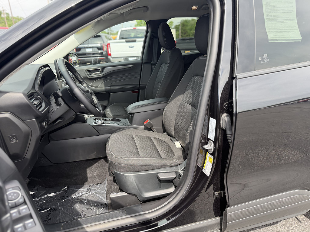 Used 2025 Ford Escape Active w/ Cold Weather Package AWD/4WD image 12