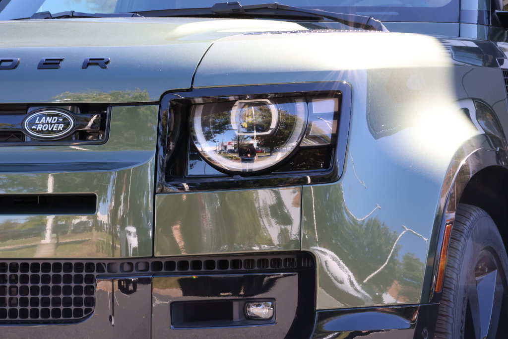 New 2026 Land Rover Defender 110 X-Dynamic SE AWD/4WD image 3
