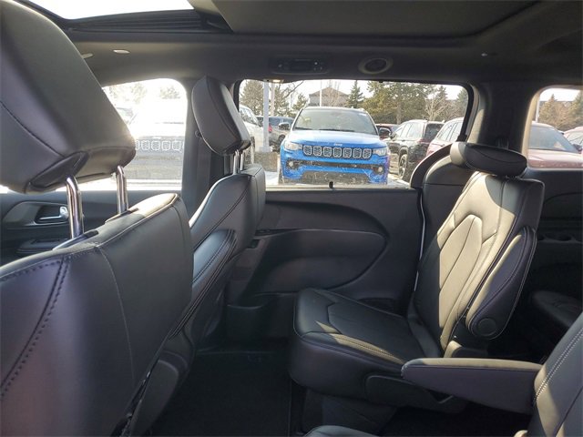 New 2026 Chrysler Pacifica Select image 9