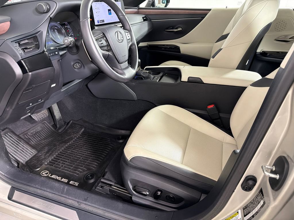 Used 2025 Lexus ES 300h w/ Premium Package image 10