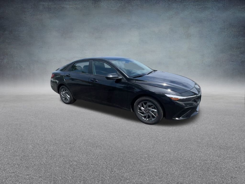 Used 2025 Hyundai Elantra Blue image 27