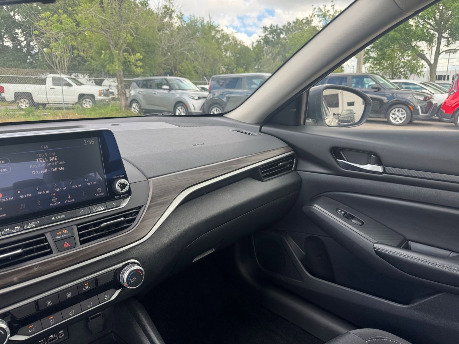 Used 2025 Nissan Altima 2.5 SV FWD image 35