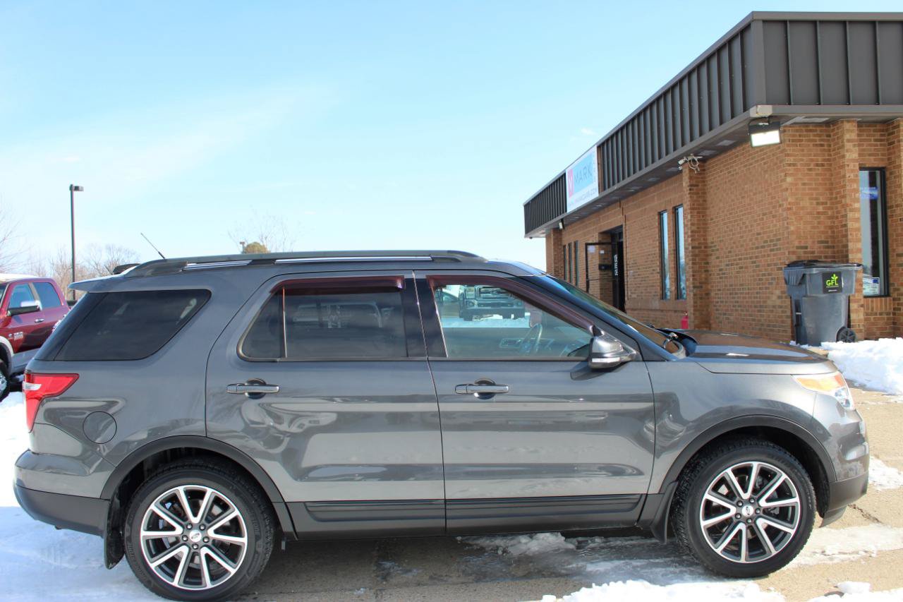 Used 2015 Ford Explorer XLT w/ Equipment Group 202A AWD/4WD image 9