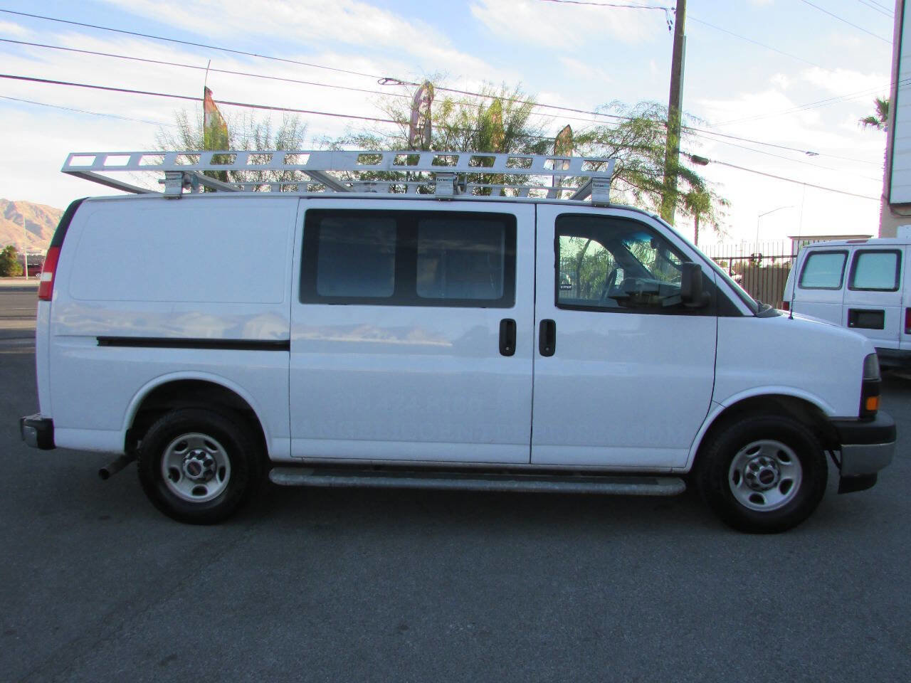 Used 2018 GMC Savana 2500 w/ Driver Convenience Package RWD image 4