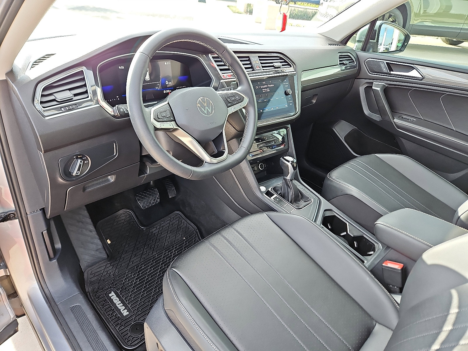 Certified 2023 Volkswagen Tiguan SE w/ Panoramic Sunroof Package image 11