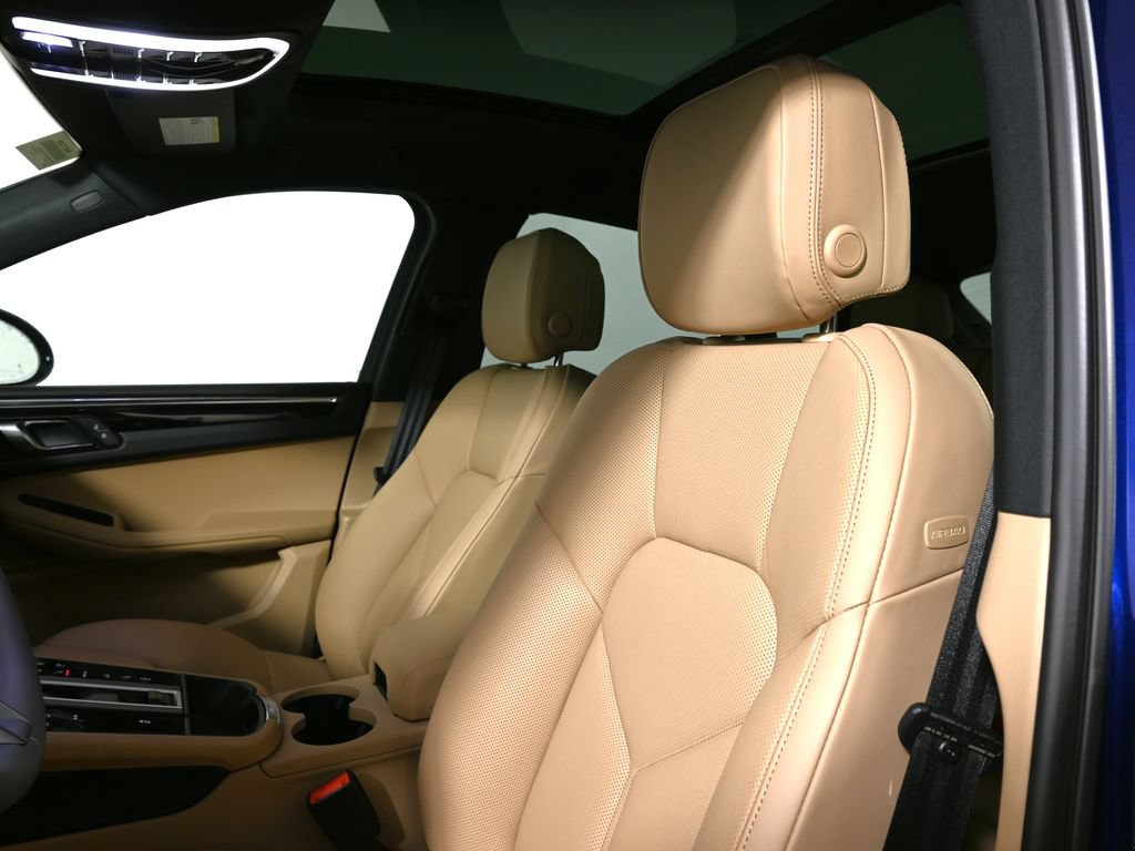 New 2026 Porsche Macan AWD/4WD image 15