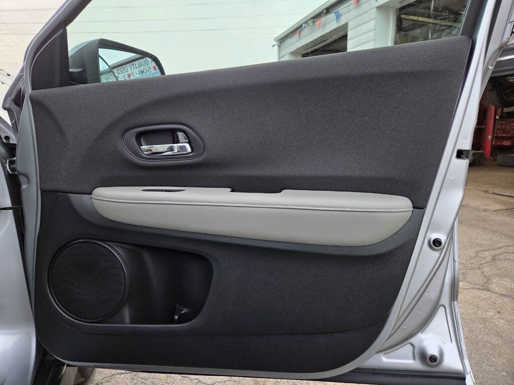 Used 2020 Honda HR-V LX image 30