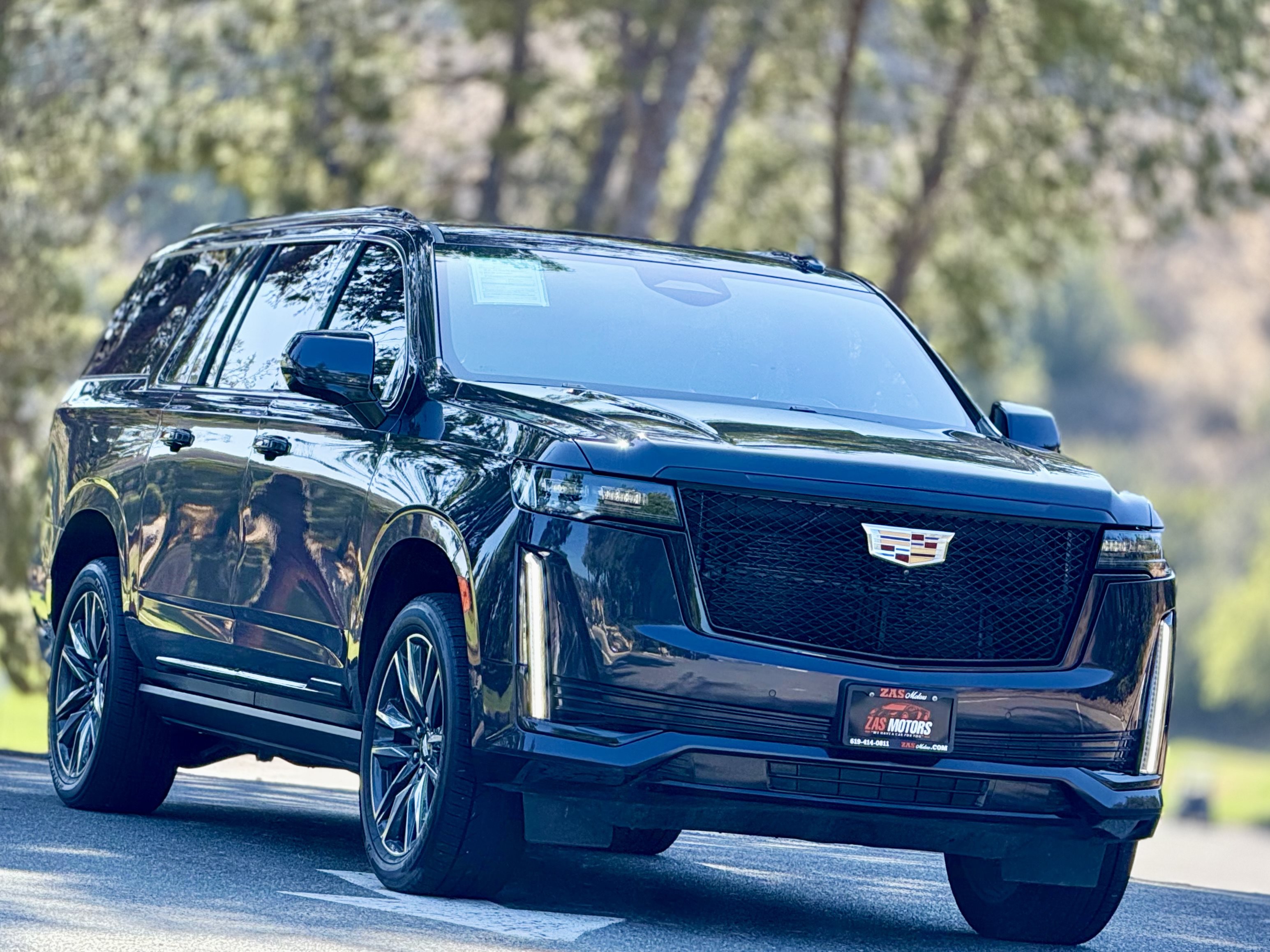 Used 2023 Cadillac Escalade ESV Sport w/ Touring Package AWD/4WD image 3
