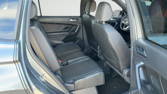 Used 2022 Volkswagen Tiguan SE R-Line FWD image 21