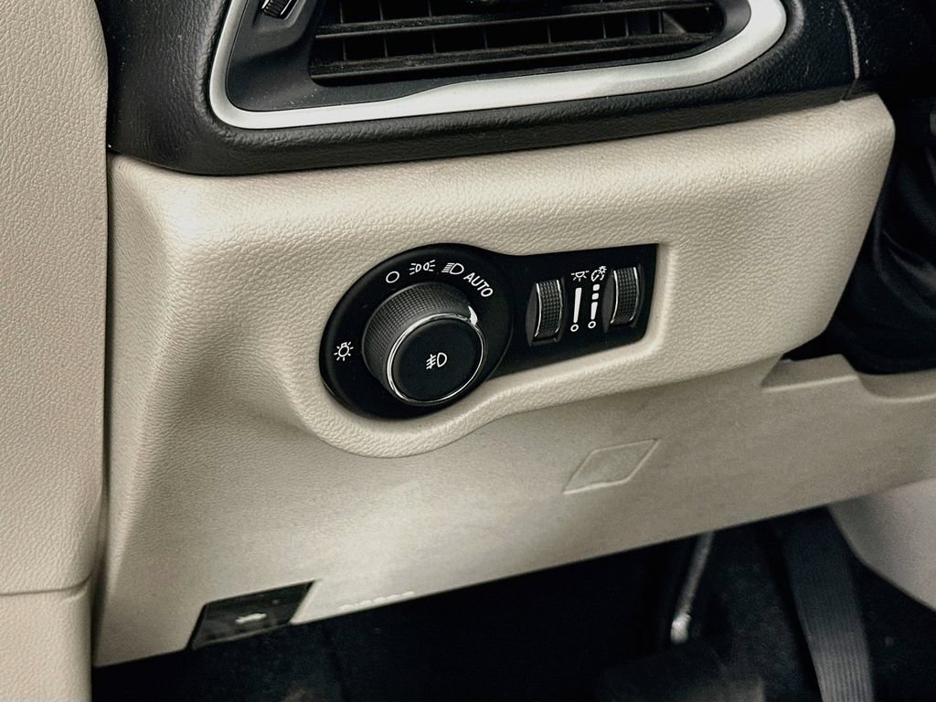 Certified 2020 Chrysler Pacifica Touring-L Plus FWD image 15