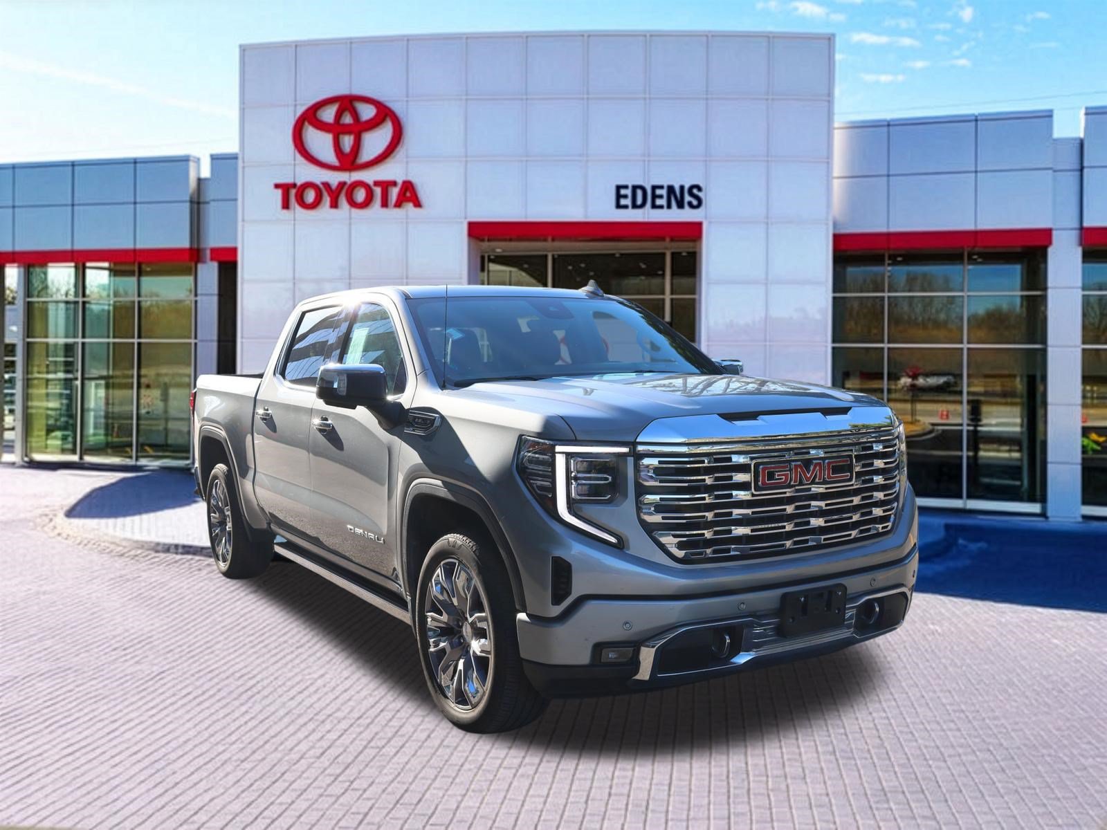 Used 2023 GMC Sierra 1500 Denali w/ Denali Reserve Package AWD/4WD image 1