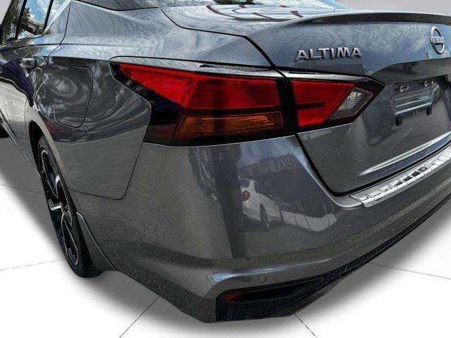 Used 2023 Nissan Altima 2.5 SR FWD image 14