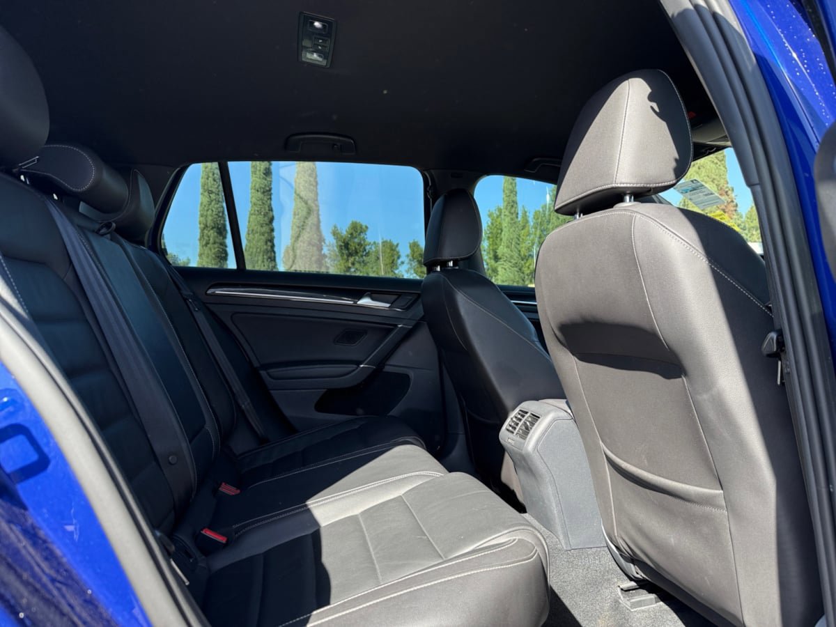 Used 2015 Volkswagen Golf R 4-Door AWD/4WD image 16