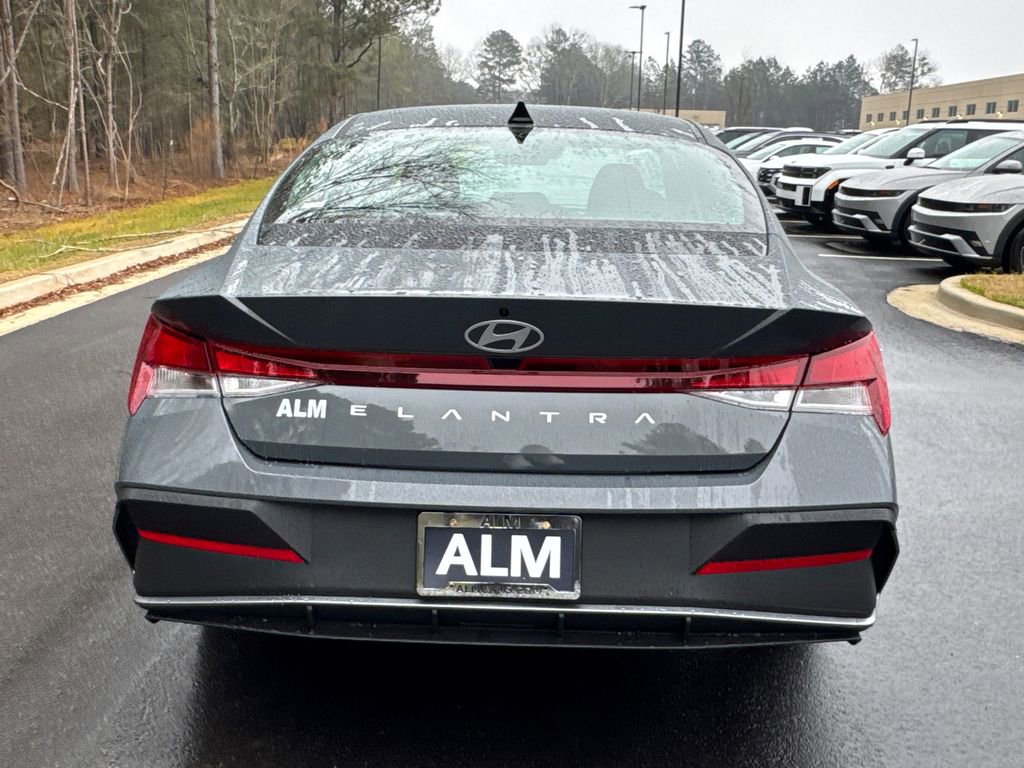 New 2026 Hyundai Elantra SE image 4