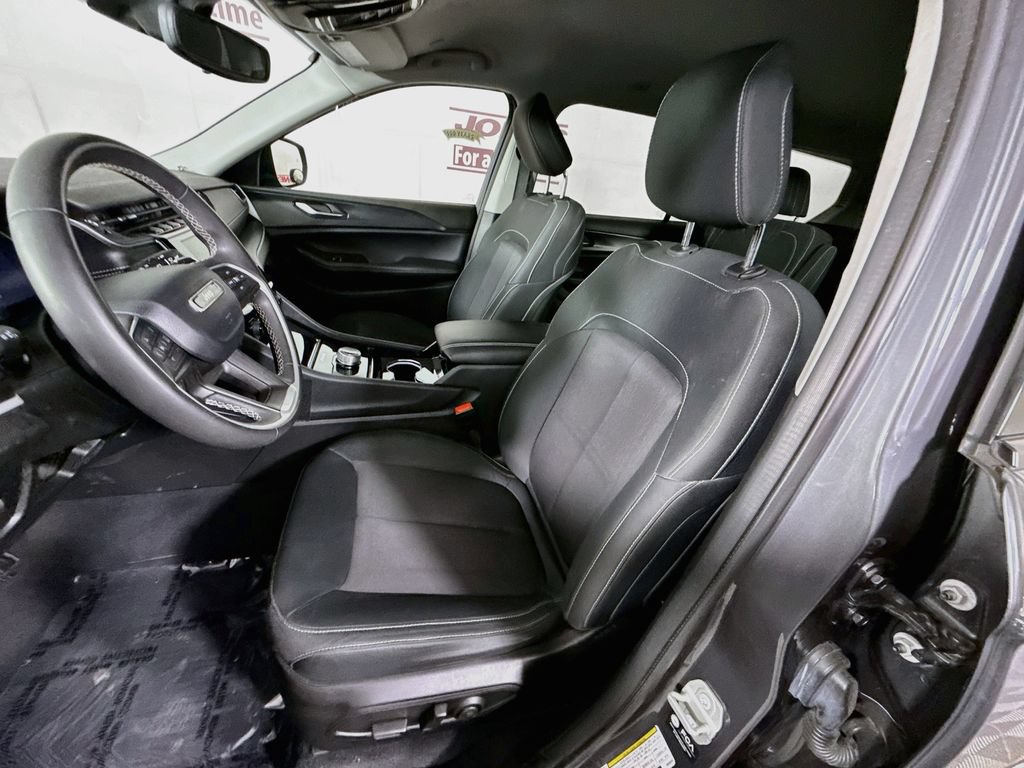 Used 2023 Jeep Grand Cherokee L Laredo AWD/4WD image 23