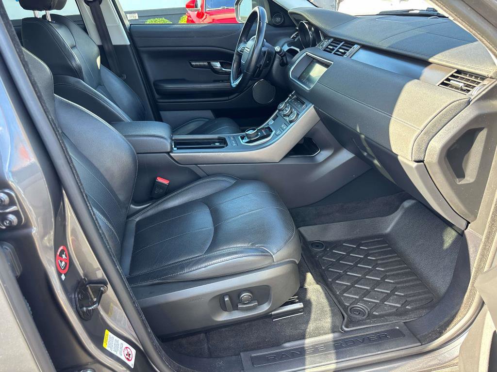 Used 2018 Land Rover Range Rover Evoque SE image 15
